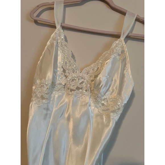 Vintage Victoria’s Secret White Lace Nightie & Robe - Picture 6 of 7